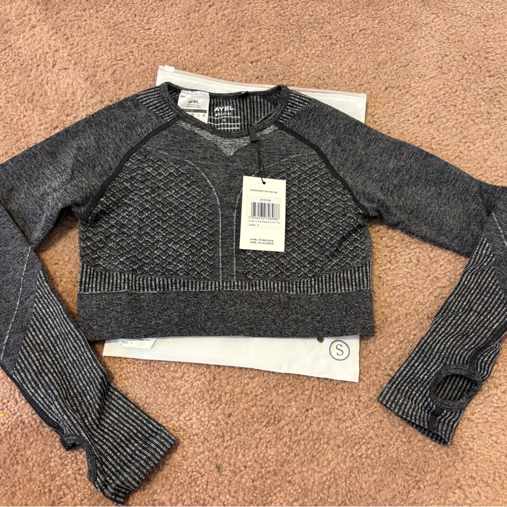 (NWT) AYBL - Impact Long Sleeve Crop Top - Black SIZE SMALL